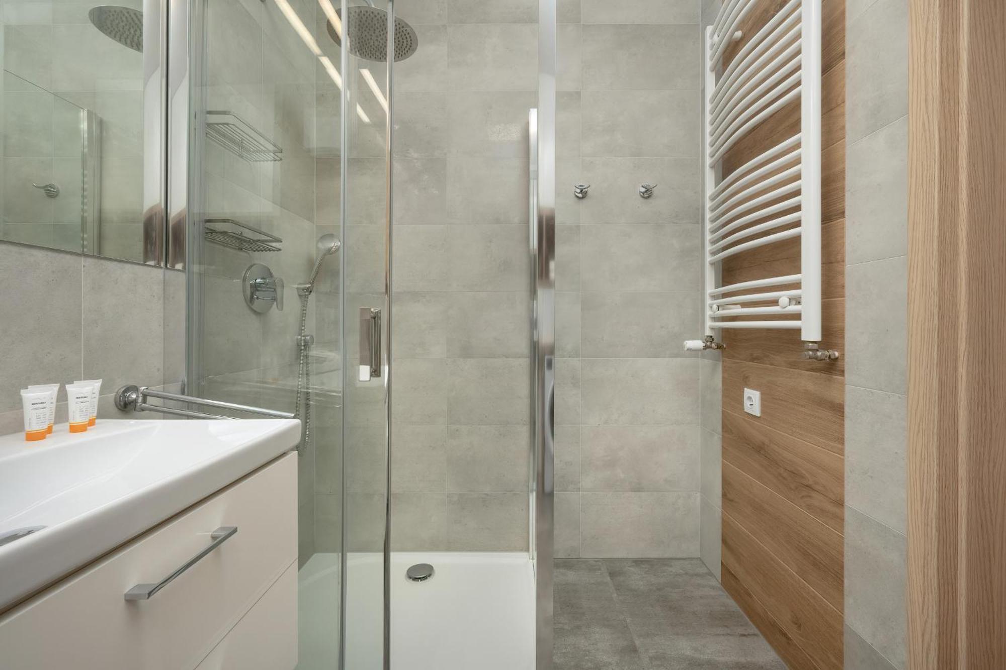 One Bedroom Apartment Nadodrze With Free Garage Wroclaw By Noclegi Renters Exterior photo